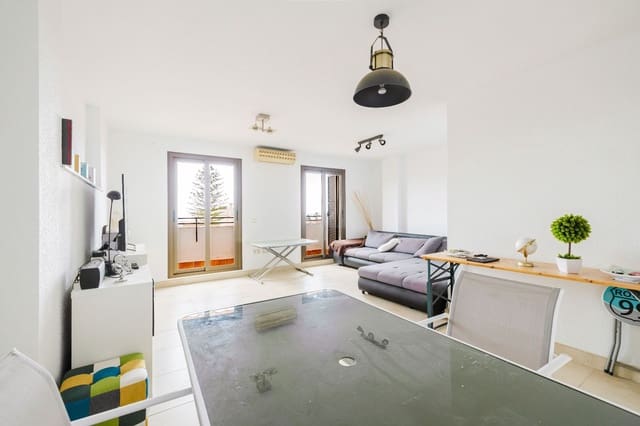 4 soveværelse Semi-Rækkehus til salg i Málaga by med swimmingpool garage - € 575.000 (Ref: 9824676)