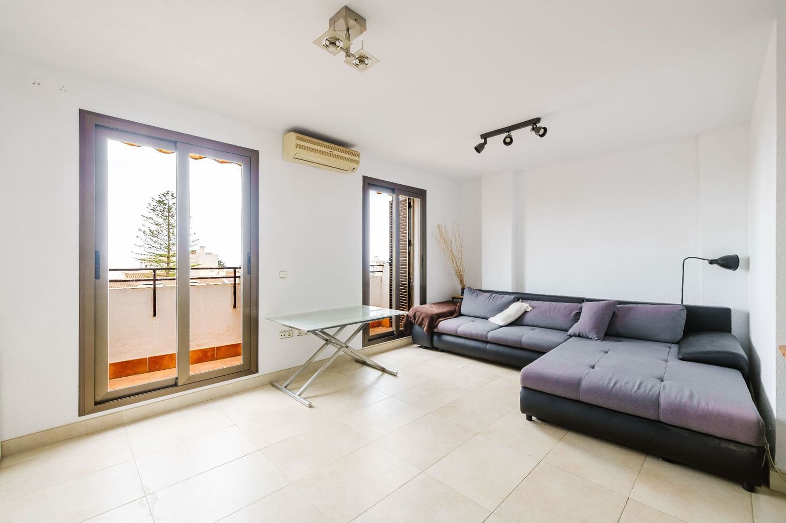 4 soveværelse Semi-Rækkehus til salg i Malaga by med swimmingpool garage - € 575.000 (Ref: 9824676)