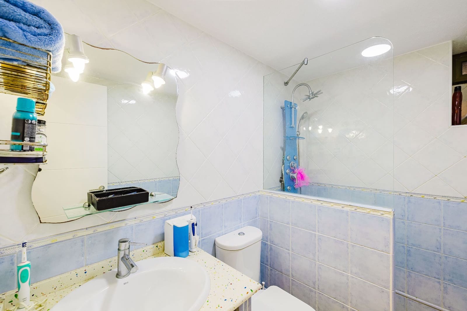 4 soveværelse Semi-Rækkehus til salg i Malaga by med swimmingpool garage - € 575.000 (Ref: 9824676)