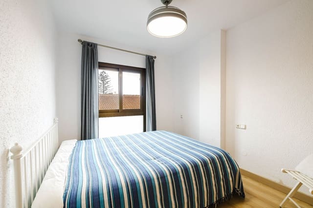 4 soveværelse Semi-Rækkehus til salg i Málaga by med swimmingpool garage - € 575.000 (Ref: 9824676)