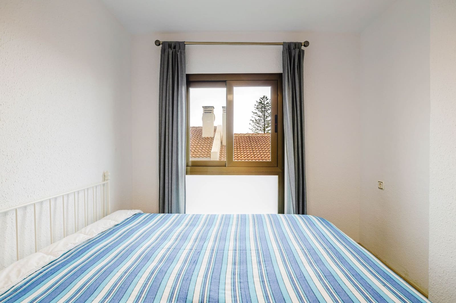 4 soveværelse Semi-Rækkehus til salg i Malaga by med swimmingpool garage - € 575.000 (Ref: 9824676)