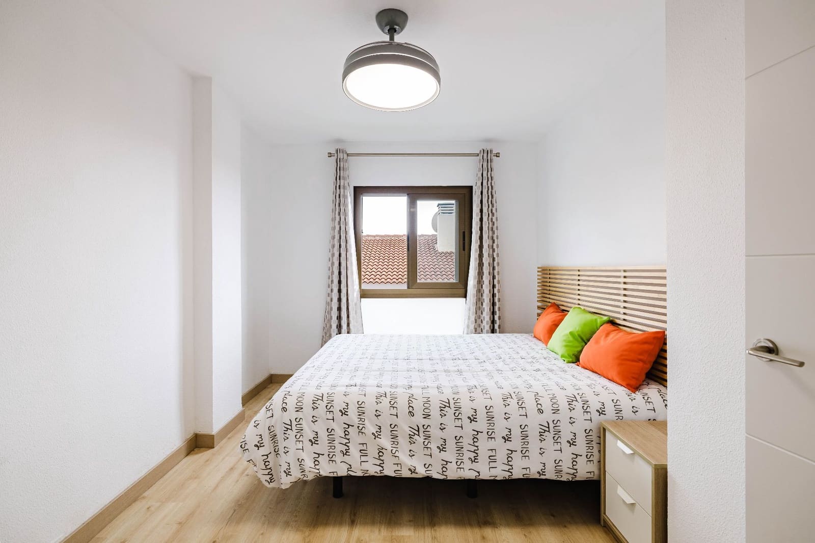 4 soveværelse Semi-Rækkehus til salg i Malaga by med swimmingpool garage - € 575.000 (Ref: 9824676)