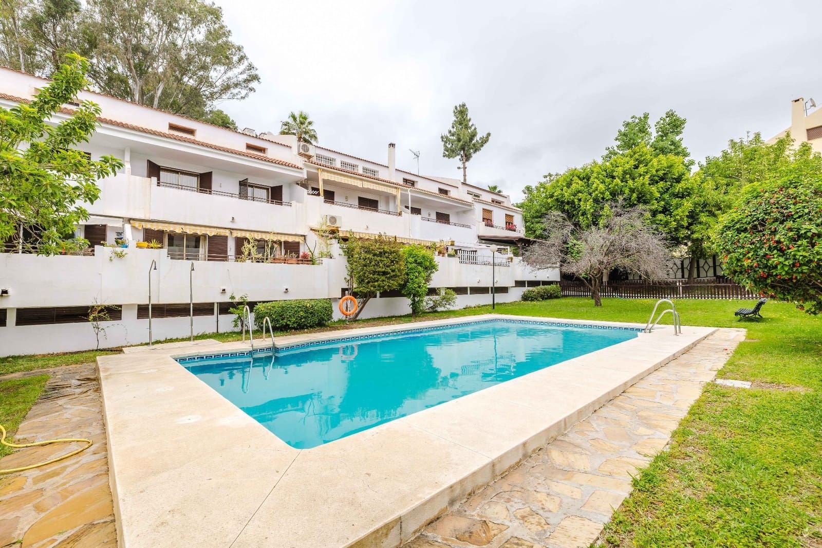 4 soveværelse Semi-Rækkehus til salg i Malaga by med swimmingpool garage - € 575.000 (Ref: 9824676)