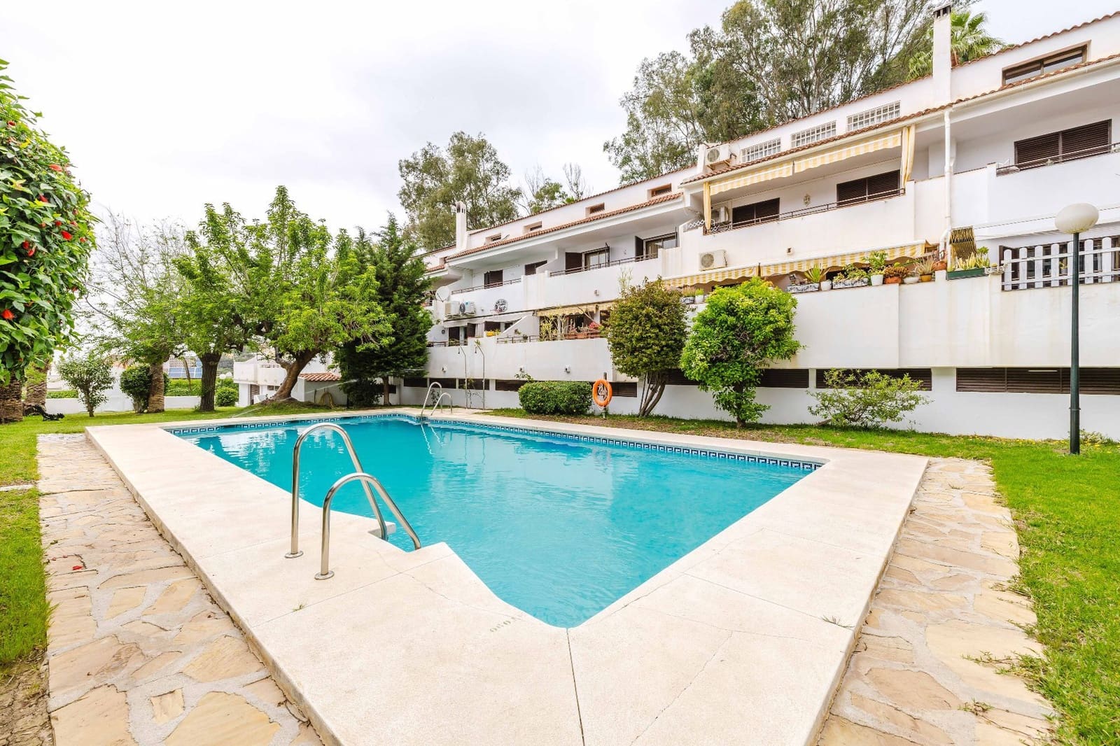 4 soveværelse Semi-Rækkehus til salg i Malaga by med swimmingpool garage - € 575.000 (Ref: 9824676)