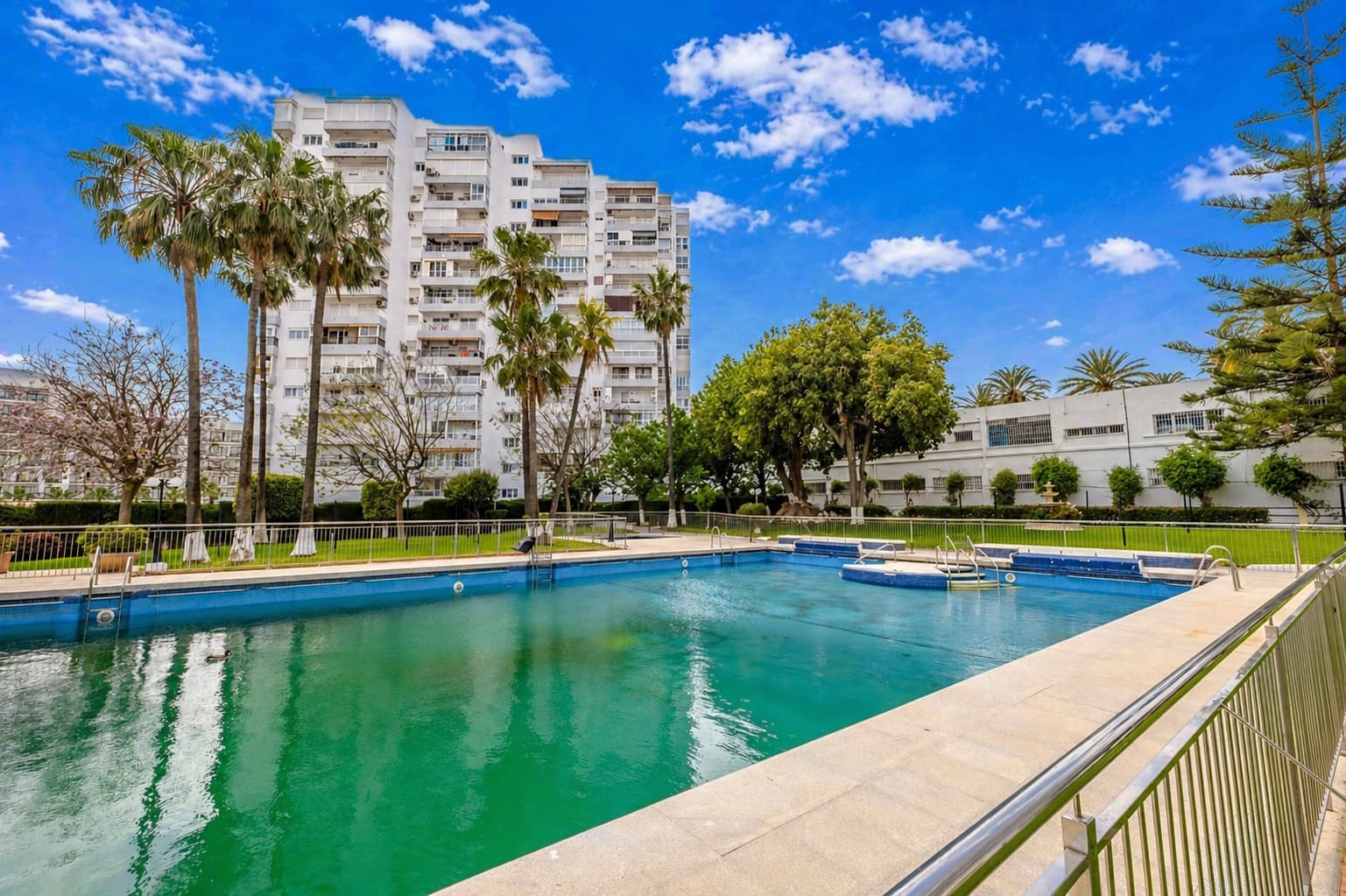 3 soverom Leilighet til salgs i Benalmadena med svømmebasseng garasje - € 437 000 (Ref: 9824677)