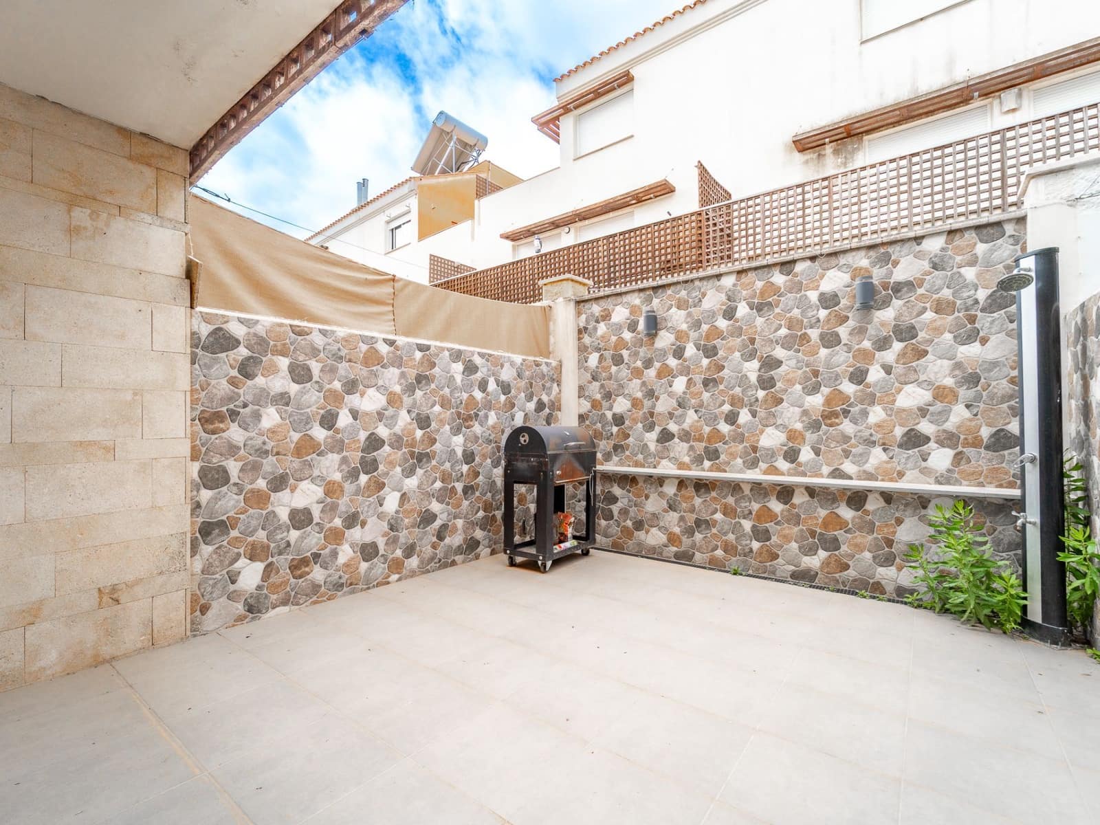 2 chambre Villa/Maison Semi-Mitoyenne à vendre à El Faro avec garage - 390 000 € (Ref: 9830635)