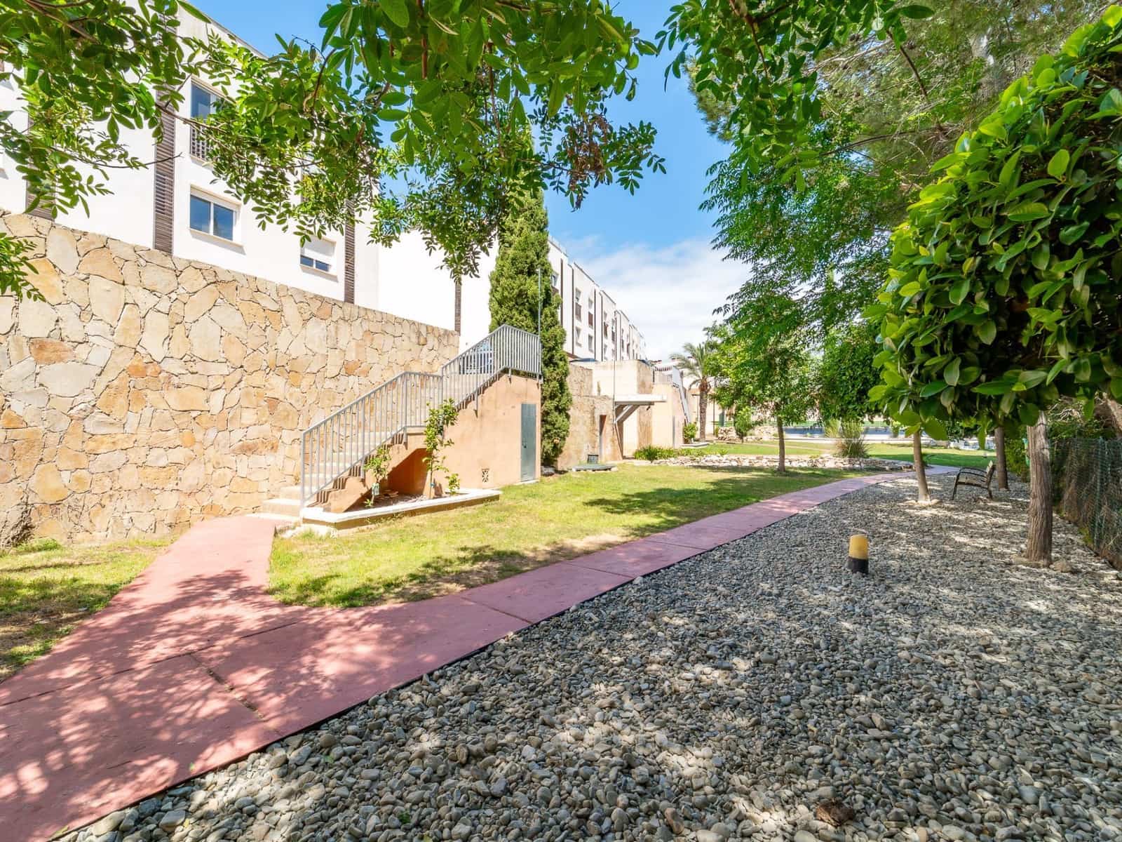2 chambre Villa/Maison Semi-Mitoyenne à vendre à El Faro avec garage - 390 000 € (Ref: 9830635)