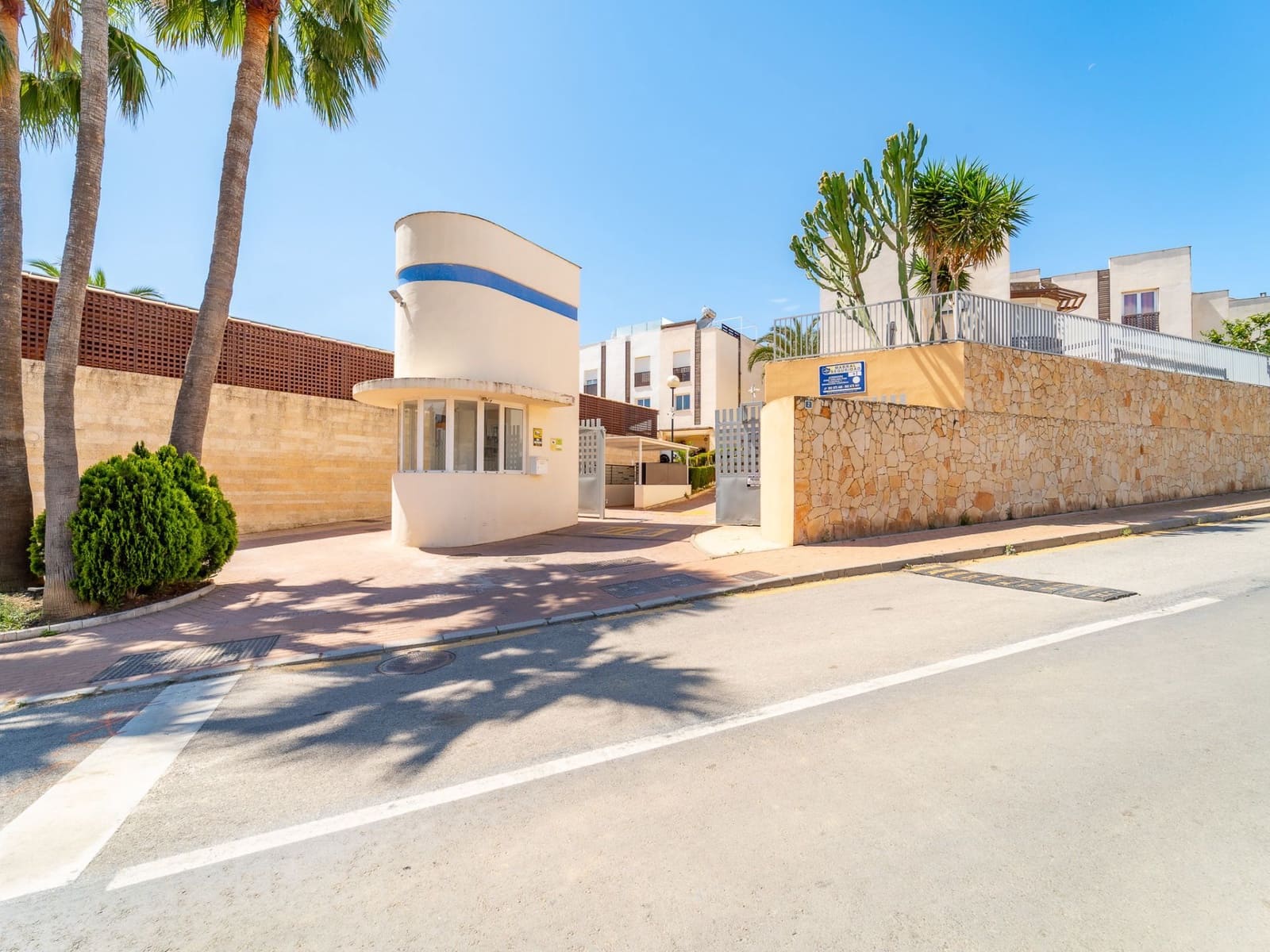 2 chambre Villa/Maison Semi-Mitoyenne à vendre à El Faro avec garage - 390 000 € (Ref: 9830635)