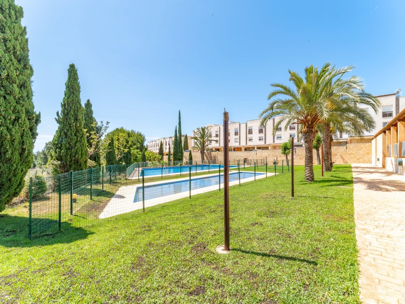 2 chambre Villa/Maison Semi-Mitoyenne à vendre à El Faro avec garage - 390 000 € (Ref: 9830635)