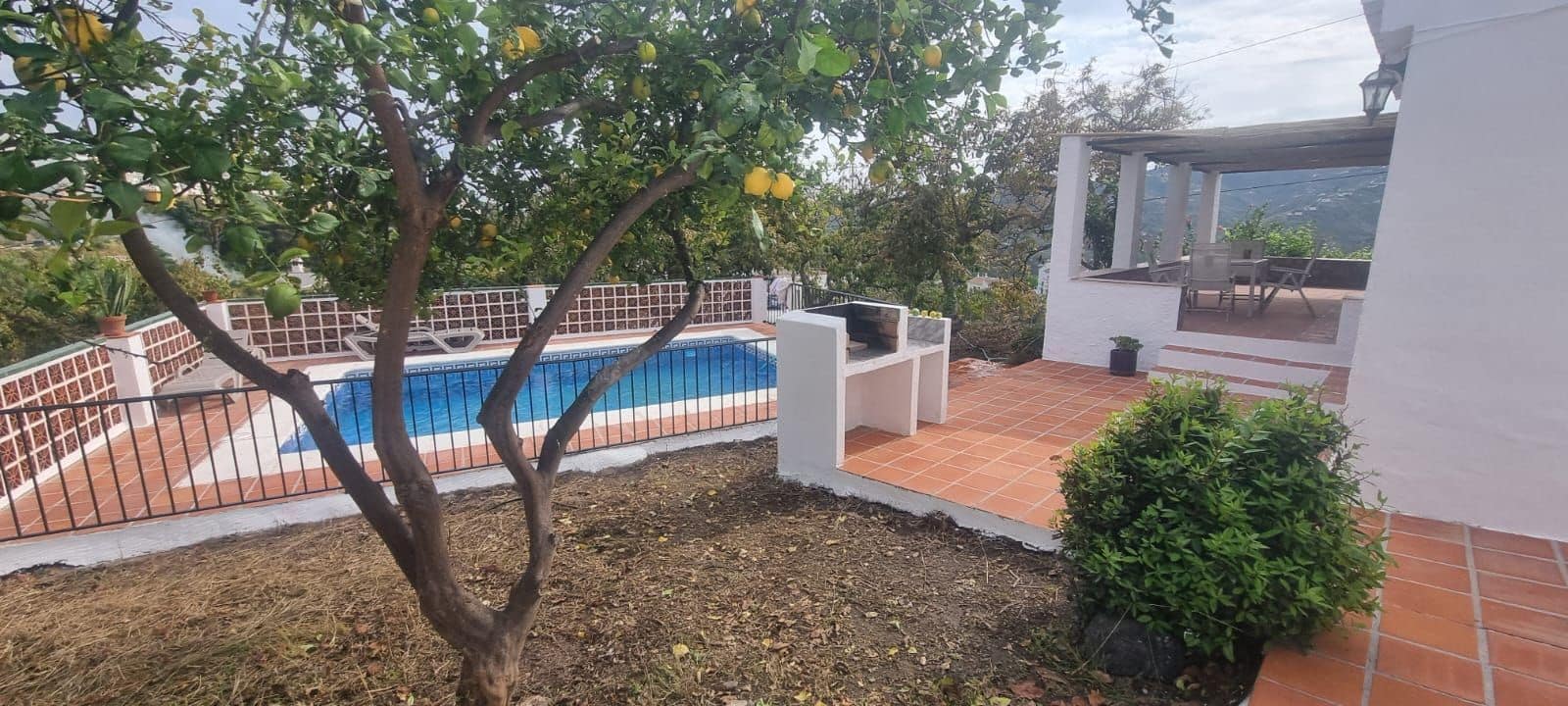 Chalet de 4 habitaciones en Frigiliana en venta - 348.000 € (Ref: 9830636)