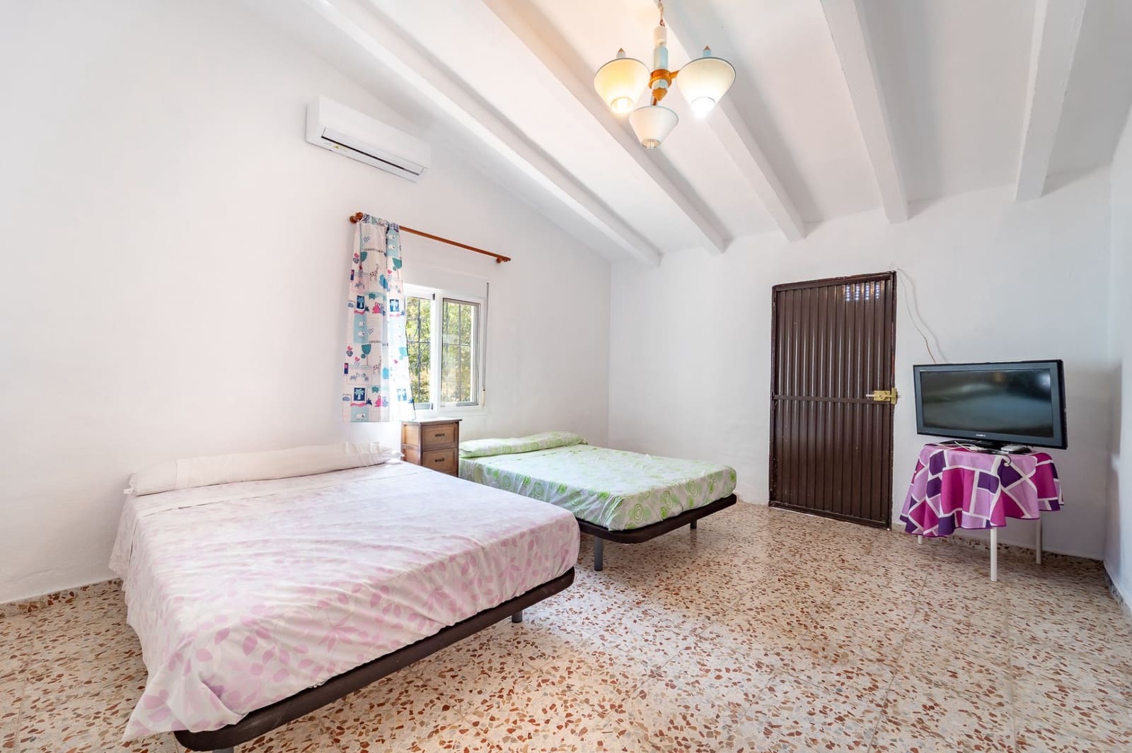 Chalet de 4 habitaciones en Frigiliana en venta - 348.000 € (Ref: 9830636)