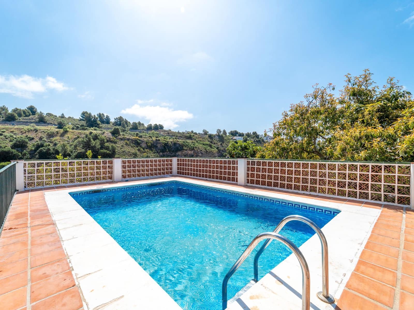 Chalet de 4 habitaciones en Frigiliana en venta - 348.000 € (Ref: 9830636)