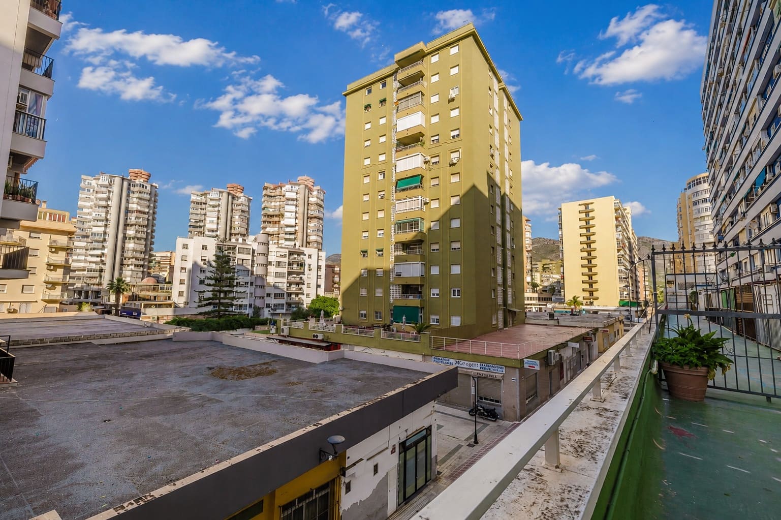 Flat for sale in Torremolinos - € 140,000 (Ref: 9844822)