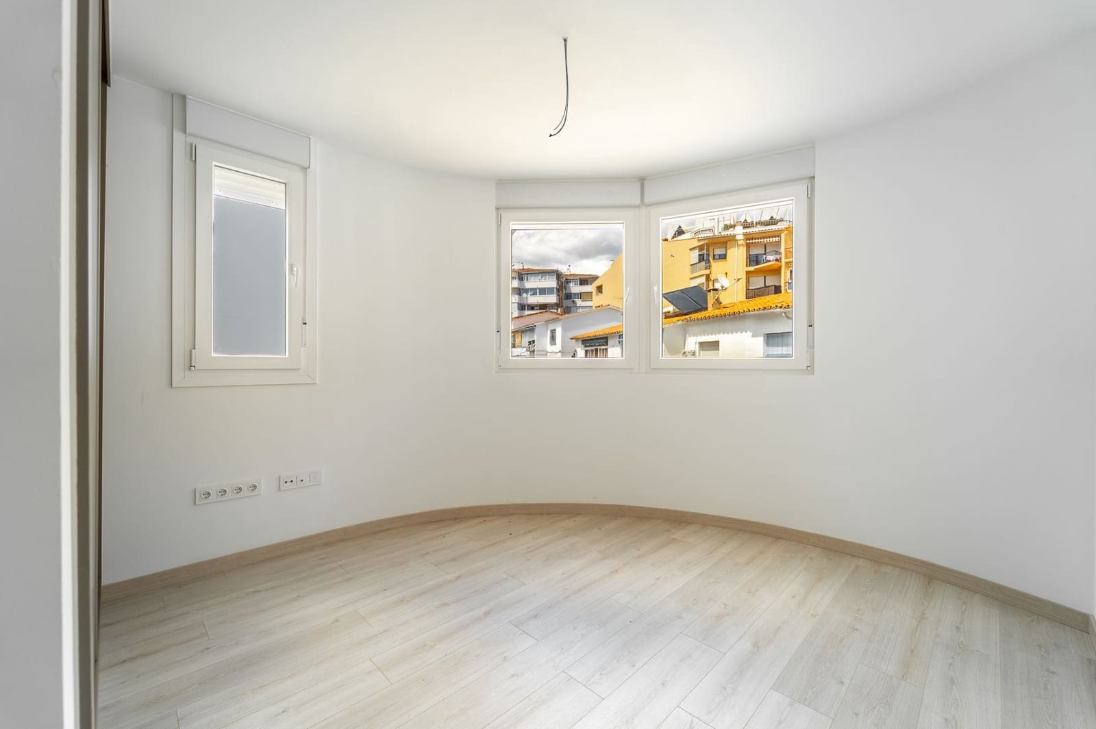2 bedroom Flat for sale in Arroyo de la Miel with garage - € 338,000 (Ref: 9844824)