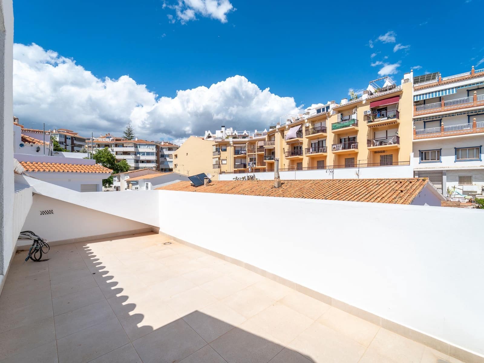 2 bedroom Flat for sale in Arroyo de la Miel with garage - € 338,000 (Ref: 9844824)