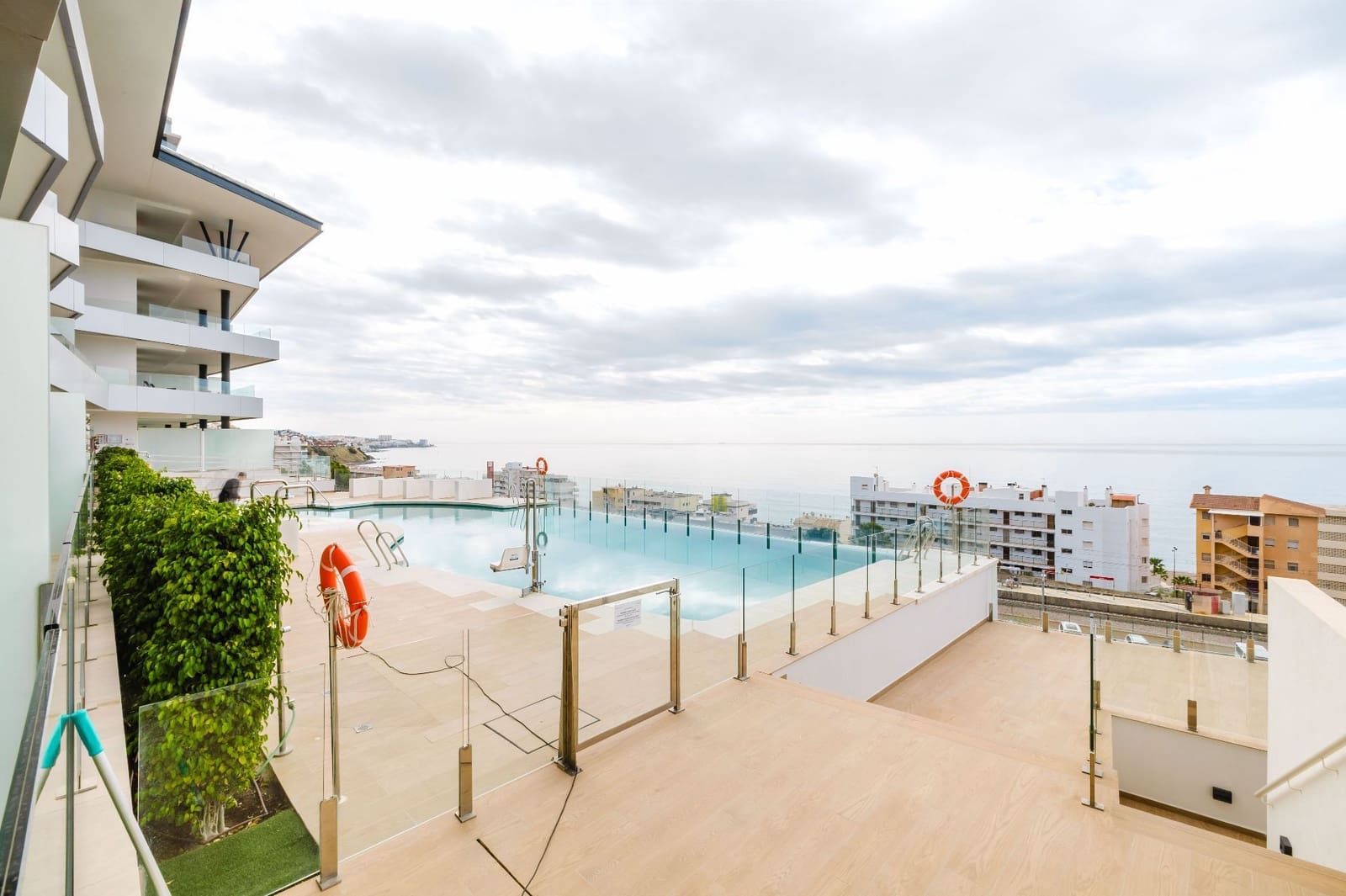 Piso de 2 habitaciones en Fuengirola en venta con piscina garaje - 610.000 € (Ref: 9851041)