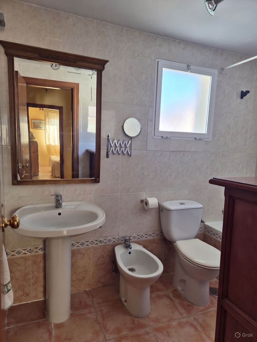 3 bedroom Semi-detached Villa for sale in Velez-Malaga - € 390,000 (Ref: 9851044)