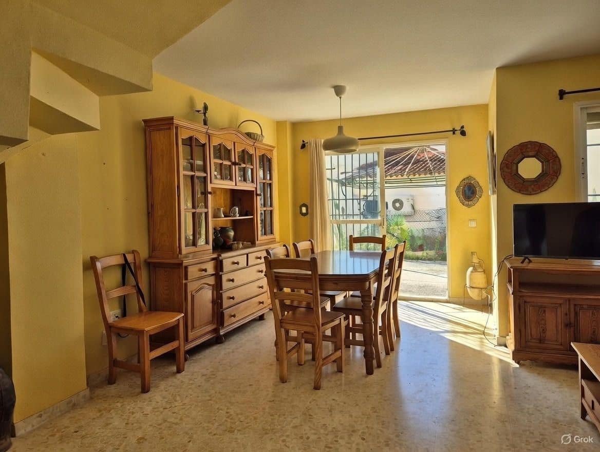 3 bedroom Semi-detached Villa for sale in Velez-Malaga - € 390,000 (Ref: 9851044)