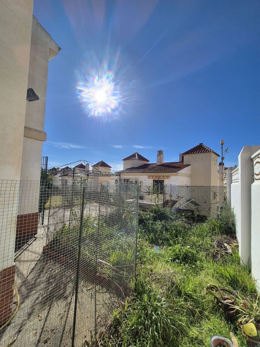 3 bedroom Semi-detached Villa for sale in Velez-Malaga - € 390,000 (Ref: 9851044)