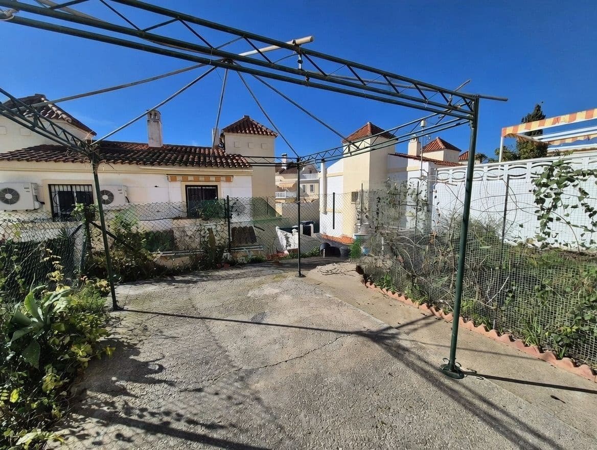 3 bedroom Semi-detached Villa for sale in Velez-Malaga - € 390,000 (Ref: 9851044)