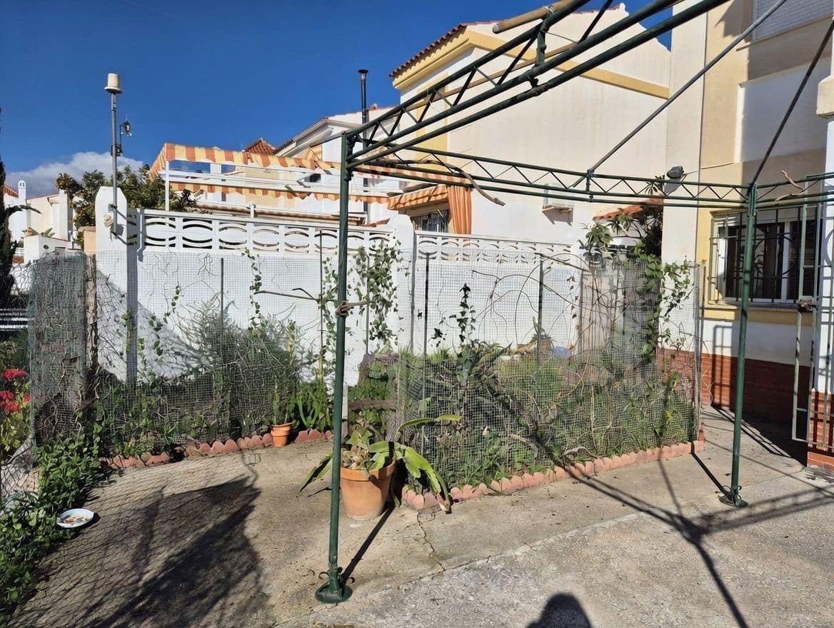 3 bedroom Semi-detached Villa for sale in Velez-Malaga - € 390,000 (Ref: 9851044)