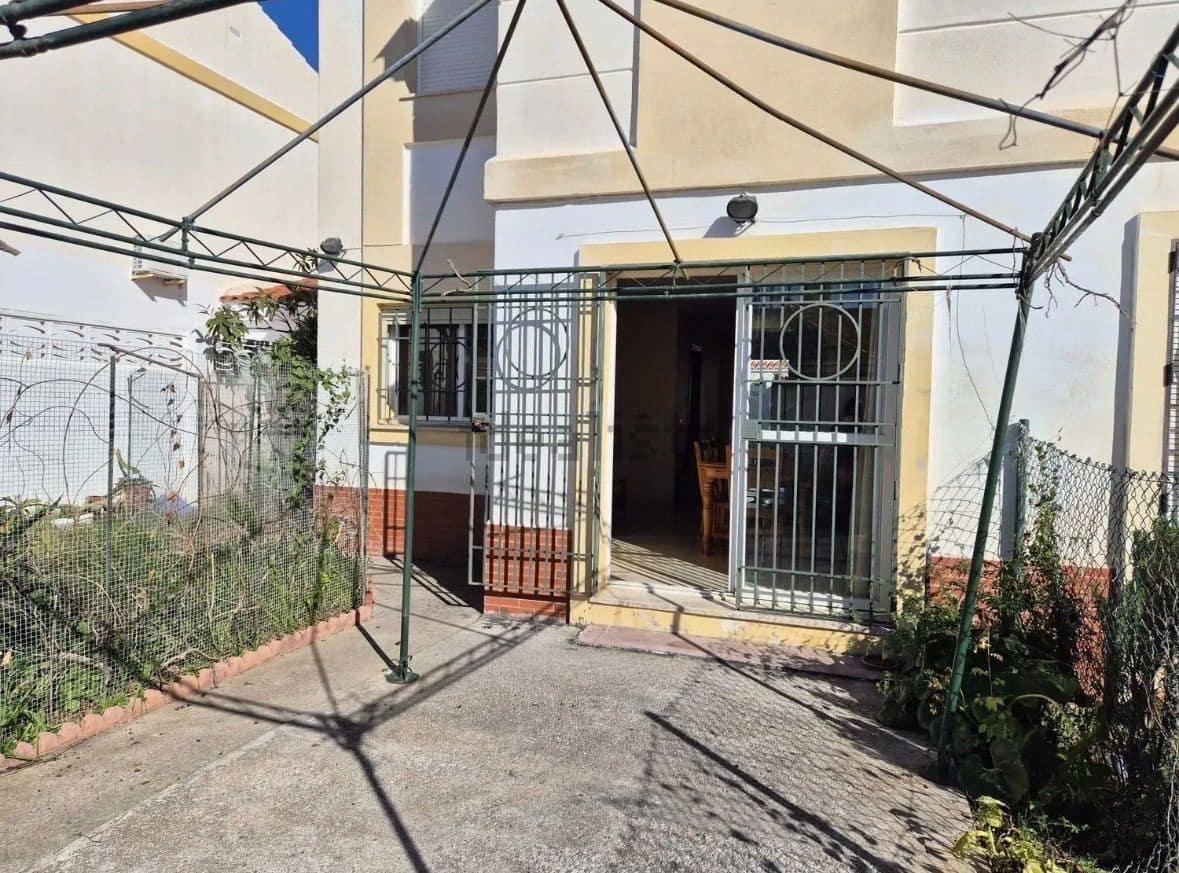 3 bedroom Semi-detached Villa for sale in Velez-Malaga - € 390,000 (Ref: 9851044)