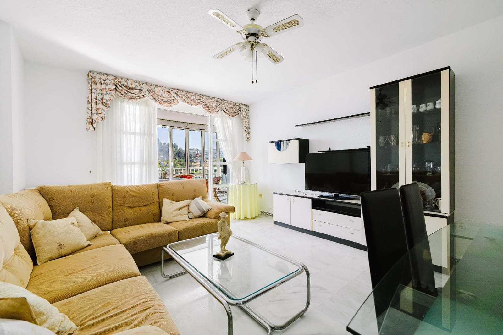 3 makuuhuone Asunto myytävänä paikassa Fuengirola mukana uima-altaan - 625 000 € (Ref: 9854891)