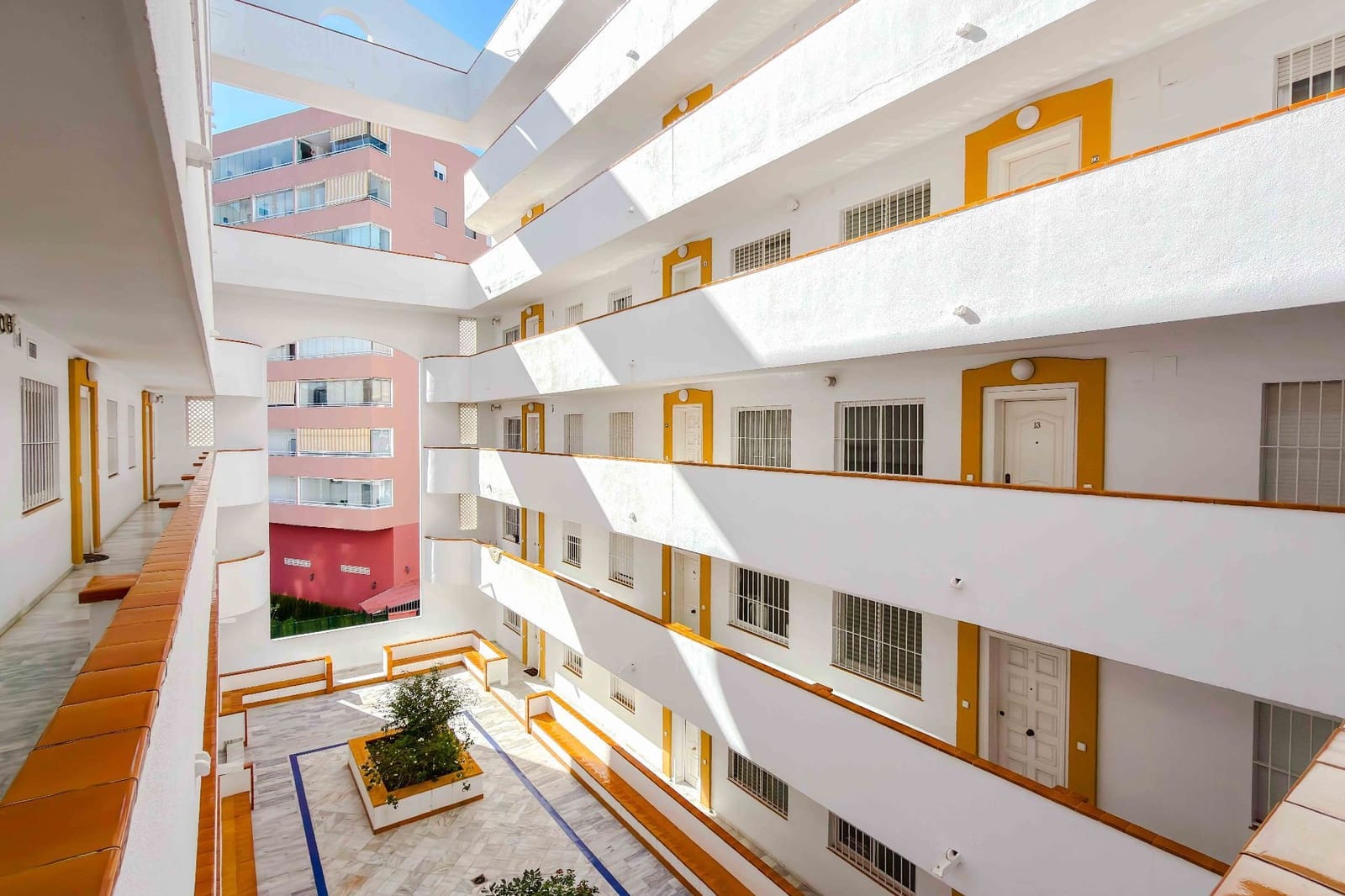 3 makuuhuone Asunto myytävänä paikassa Fuengirola mukana uima-altaan - 625 000 € (Ref: 9854891)