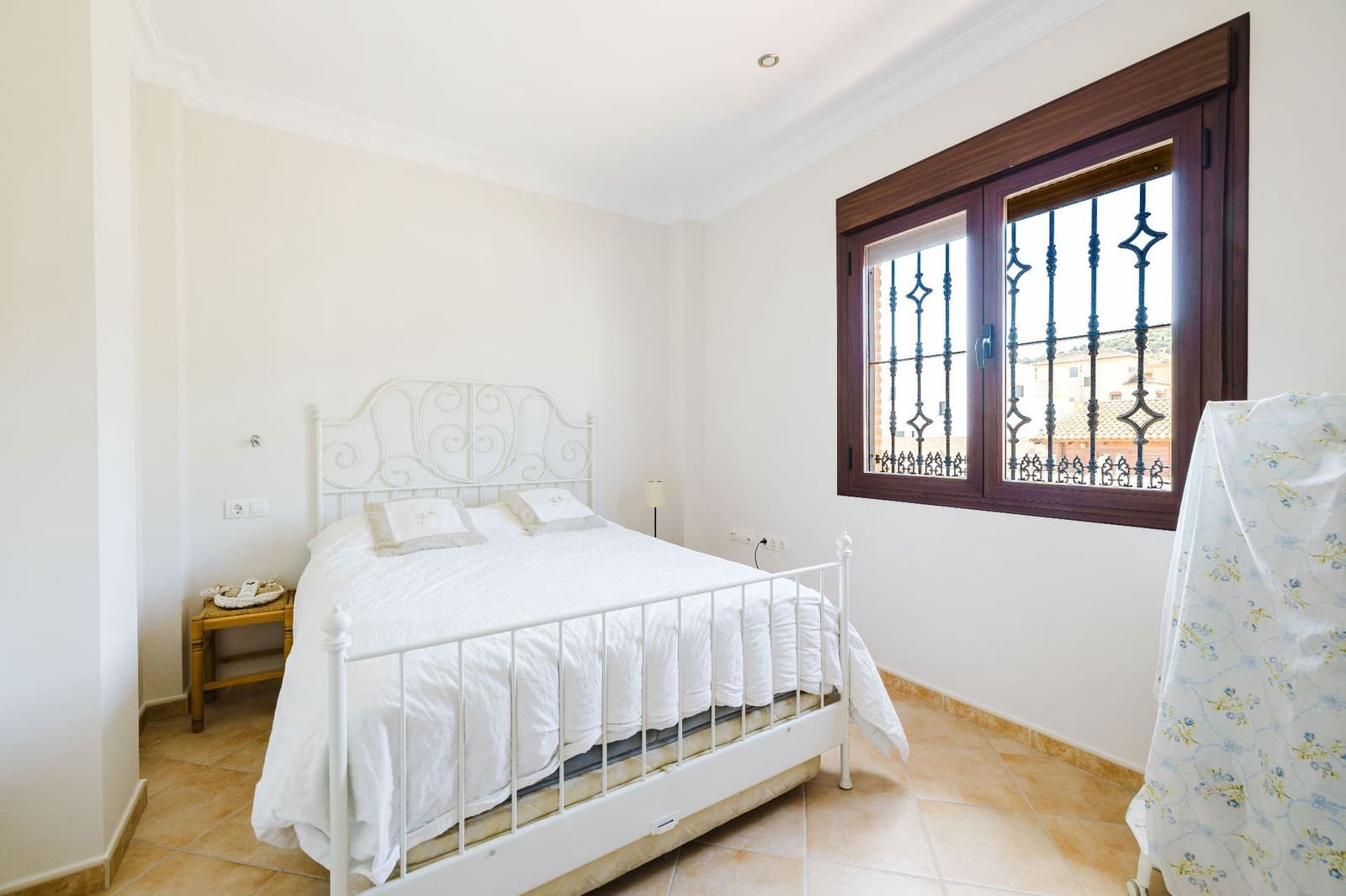 4 bedroom Villa for sale in Casabermeja with garage - € 499,000 (Ref: 9861524)