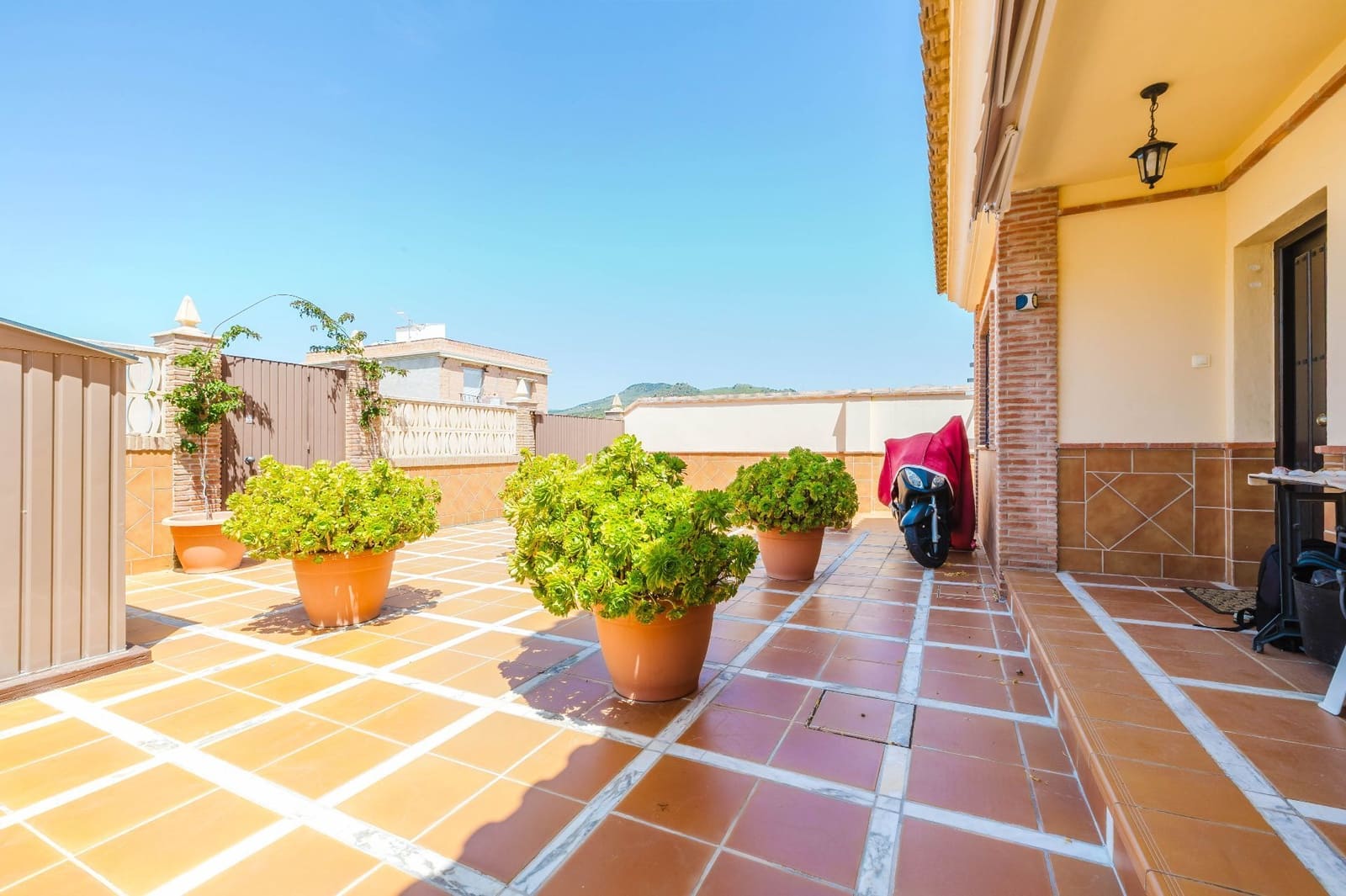 4 bedroom Villa for sale in Casabermeja with garage - € 499,000 (Ref: 9861524)