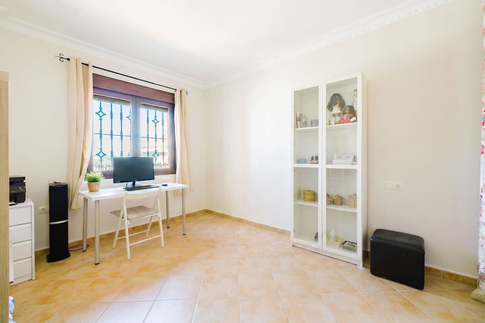 4 bedroom Villa for sale in Casabermeja with garage - € 499,000 (Ref: 9861524)