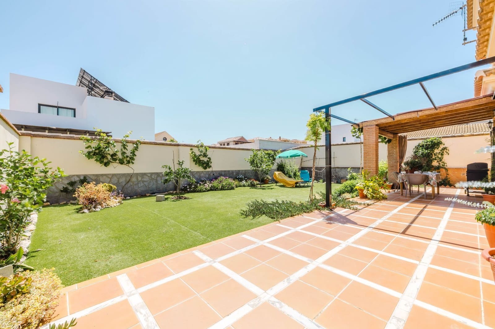 4 bedroom Villa for sale in Casabermeja with garage - € 499,000 (Ref: 9861524)