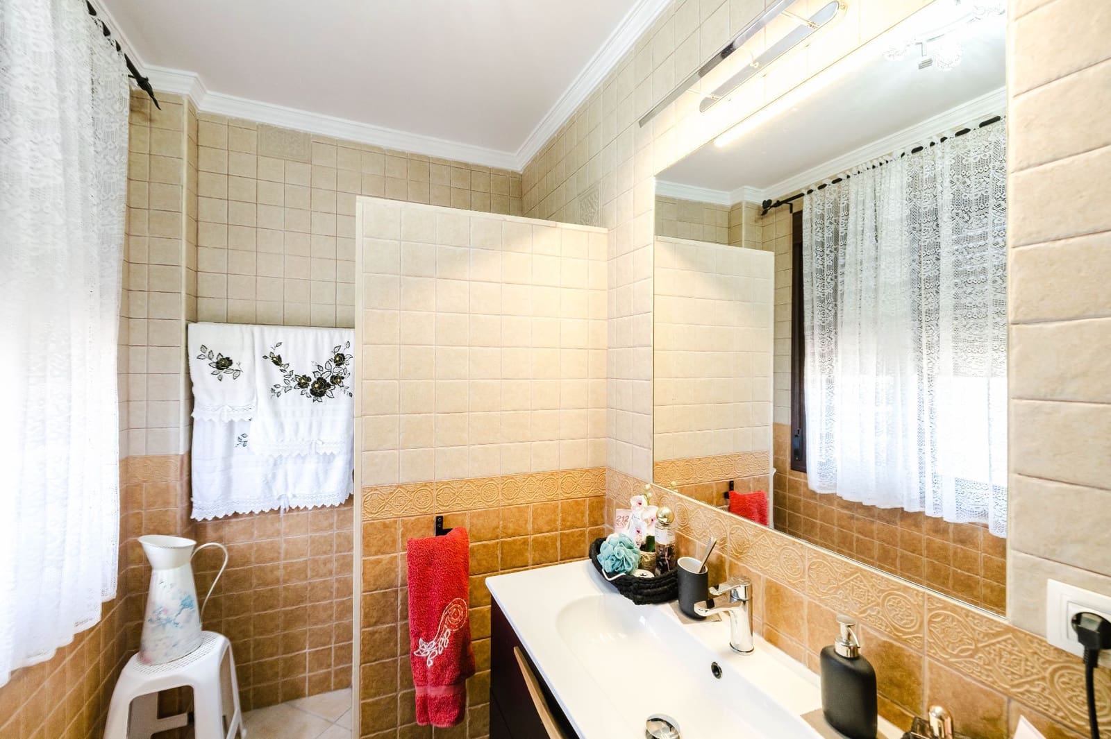4 bedroom Villa for sale in Casabermeja with garage - € 499,000 (Ref: 9861524)