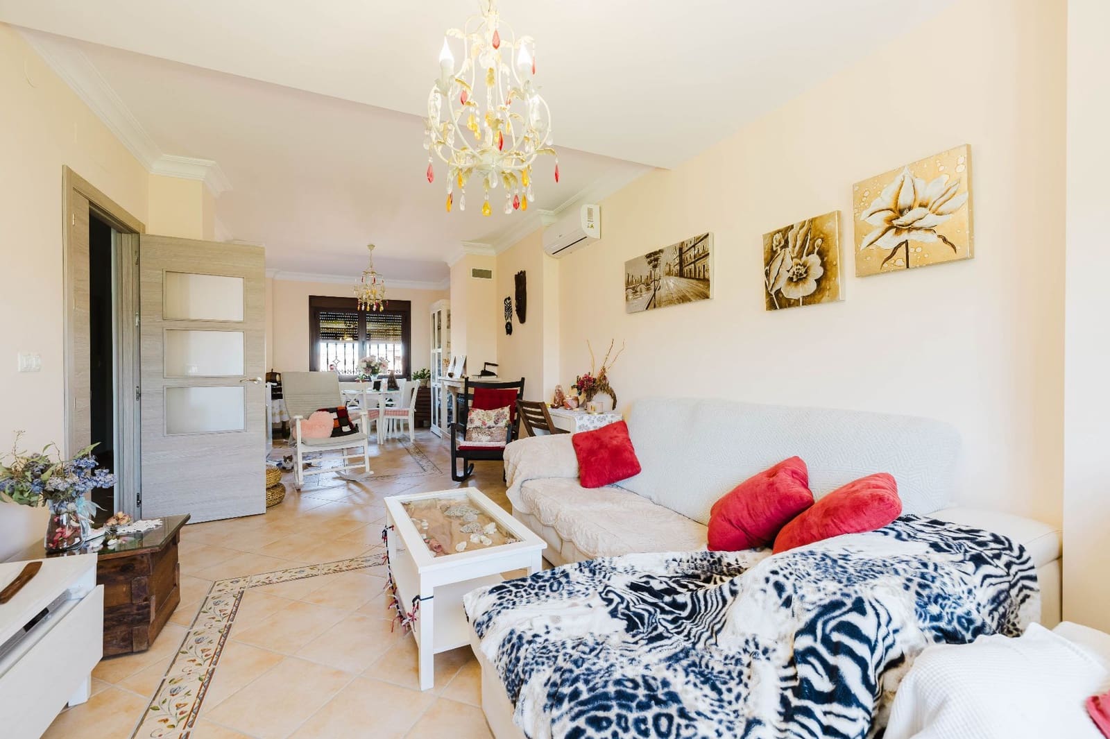 4 bedroom Villa for sale in Casabermeja with garage - € 499,000 (Ref: 9861524)