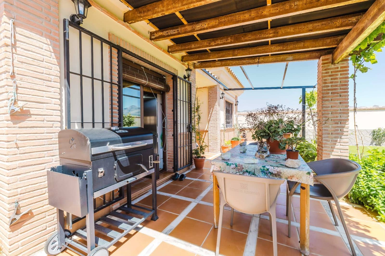 4 bedroom Villa for sale in Casabermeja with garage - € 499,000 (Ref: 9861524)