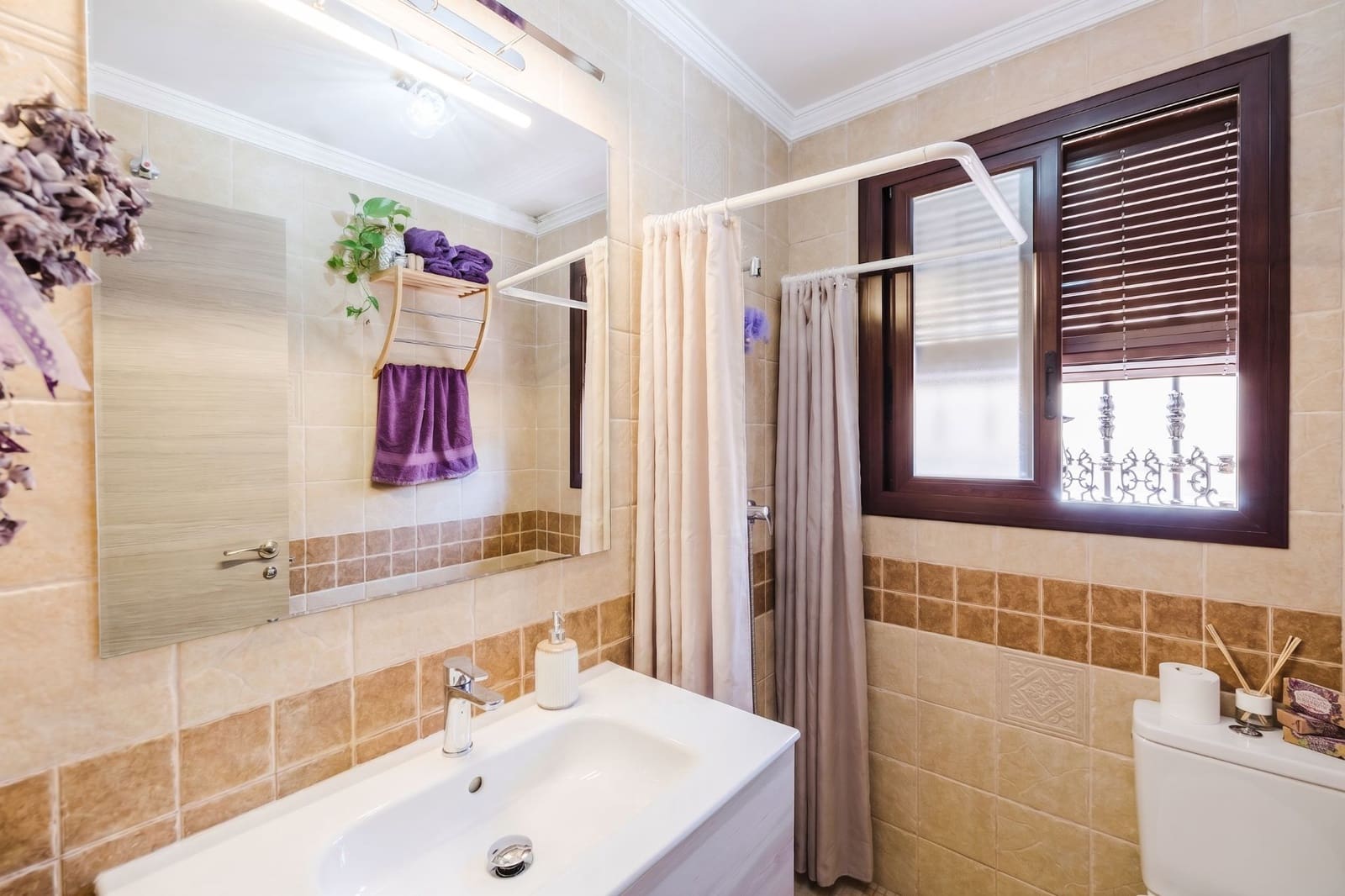 4 bedroom Villa for sale in Casabermeja with garage - € 499,000 (Ref: 9861524)