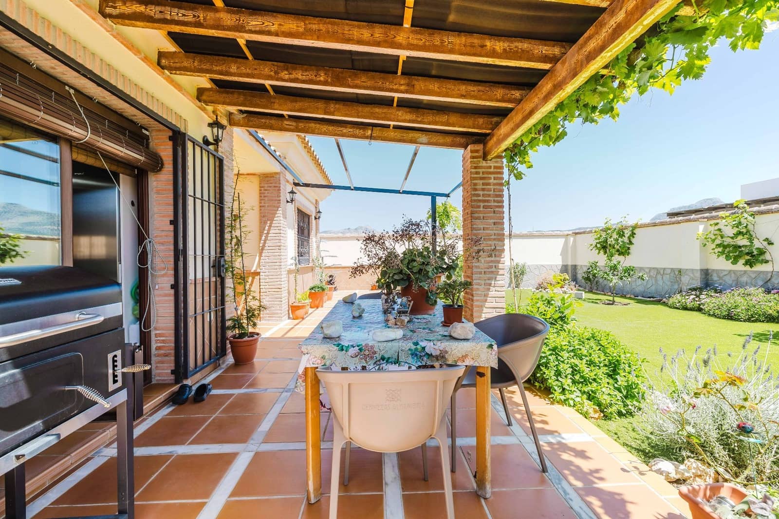 4 bedroom Villa for sale in Casabermeja with garage - € 499,000 (Ref: 9861524)