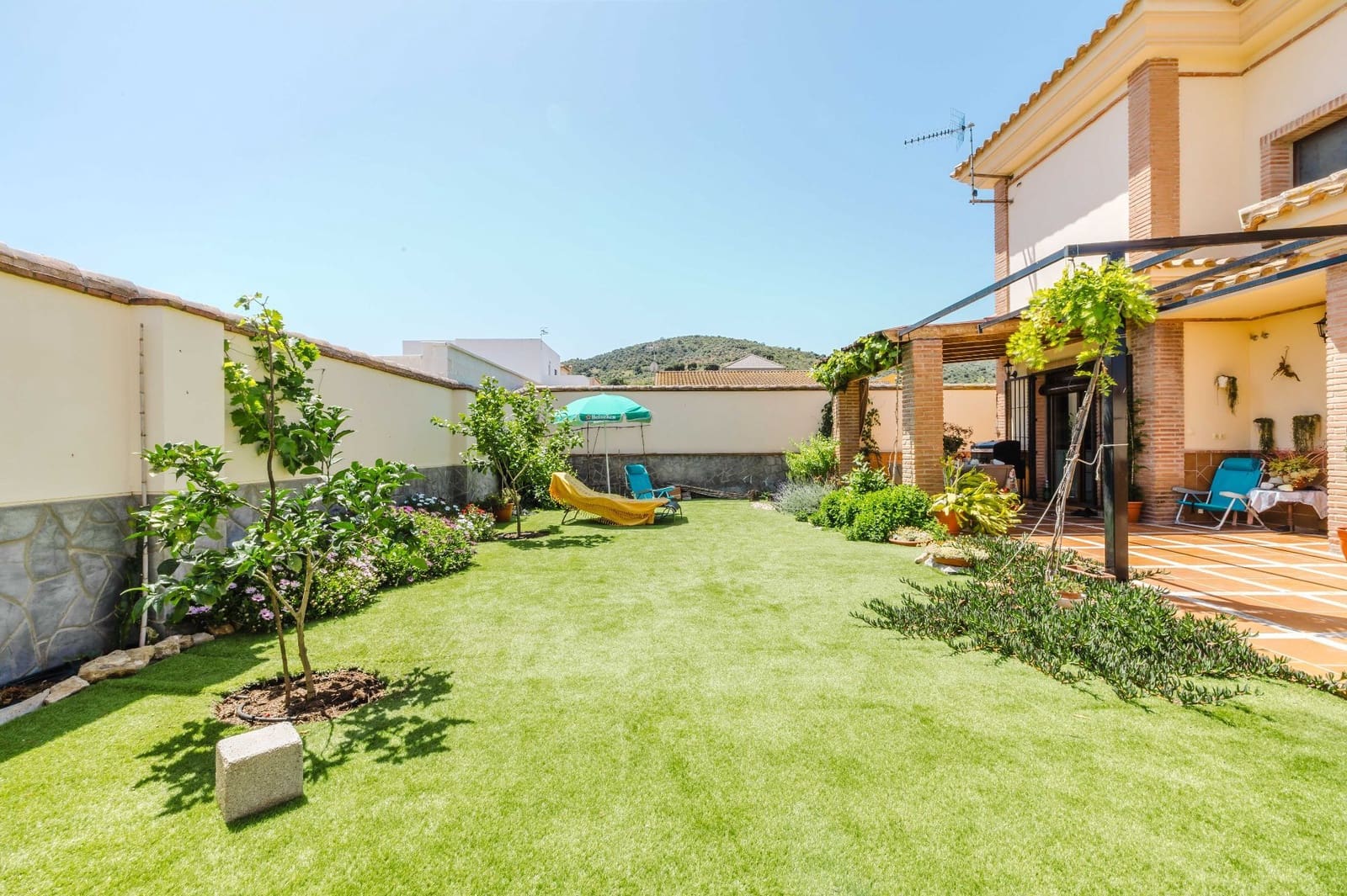 4 bedroom Villa for sale in Casabermeja with garage - € 499,000 (Ref: 9861524)
