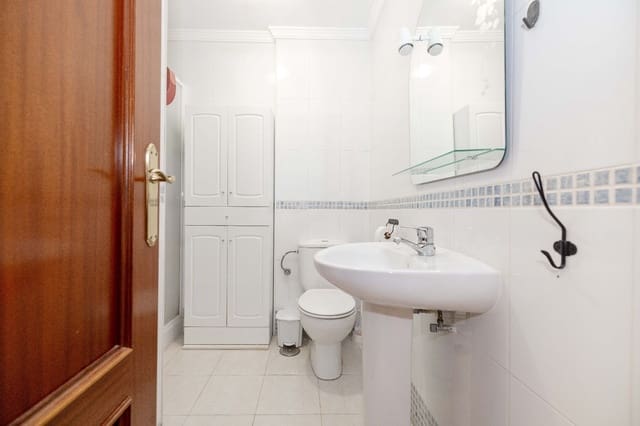 1 sovrum Lägenhet till salu i Torremolinos med garage - 155 000 € (Ref: 9861525)