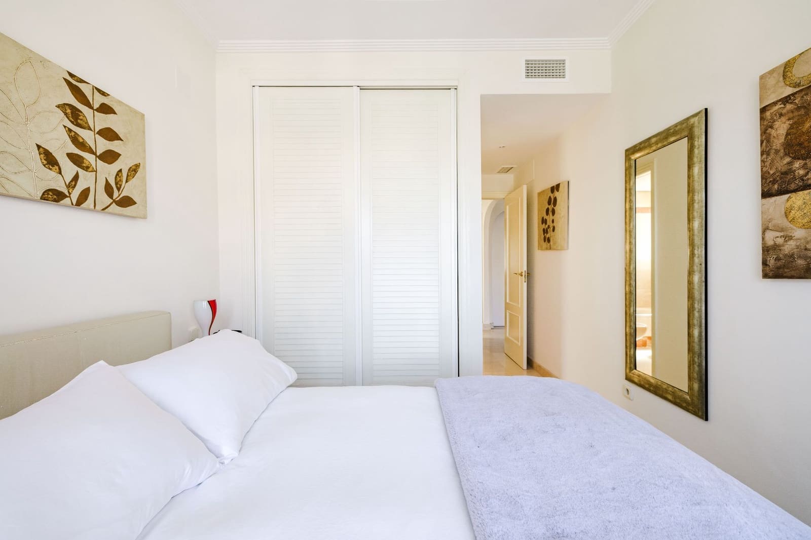 2 bedroom Flat for sale in La Cala de Mijas with pool garage - € 300,000 (Ref: 9864021)