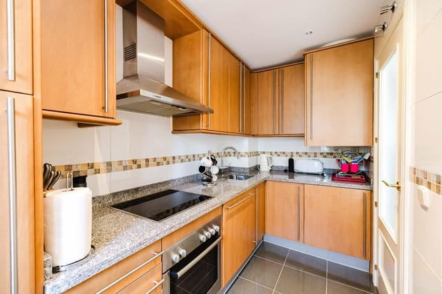 2 soveværelse Lejlighed til salg i La Cala de Mijas, Mijas med swimmingpool garage - € 300.000 (Ref: 9864021)