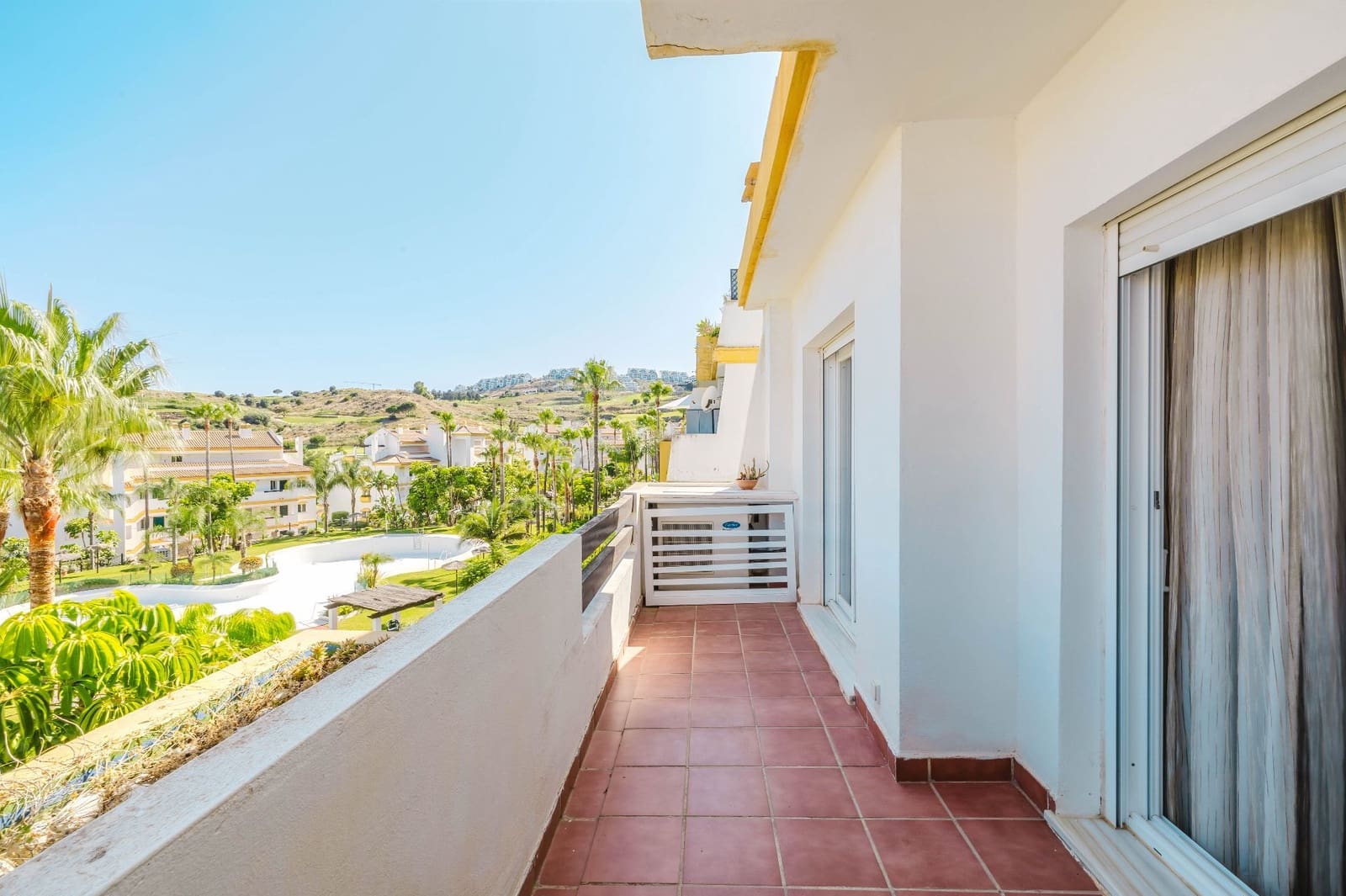 2 bedroom Flat for sale in La Cala de Mijas with pool garage - € 300,000 (Ref: 9864021)