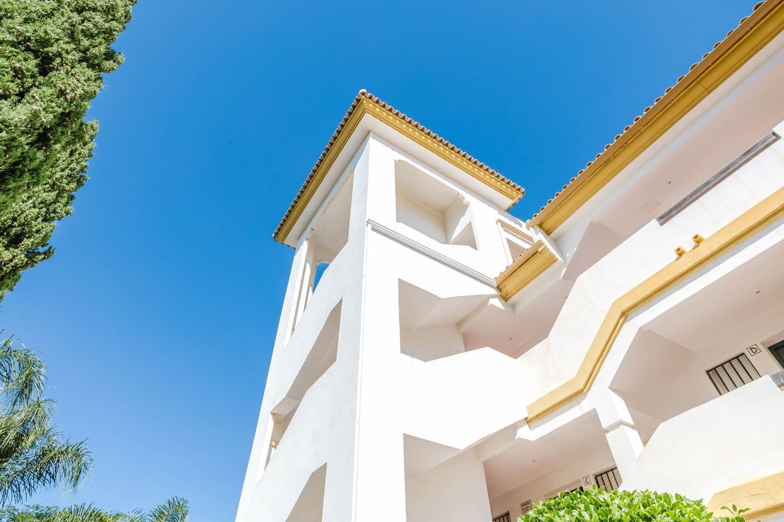 2 bedroom Flat for sale in La Cala de Mijas with pool garage - € 300,000 (Ref: 9864021)