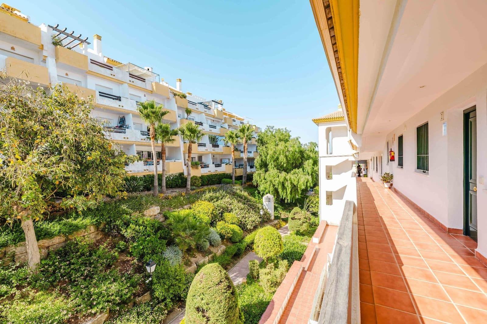 2 bedroom Flat for sale in La Cala de Mijas with pool garage - € 300,000 (Ref: 9864021)