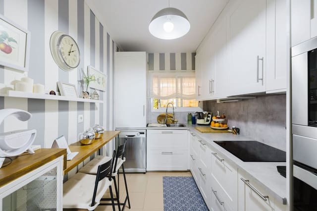 2 soverom Leilighet til salgs i Marbella med svømmebasseng garasje - € 355 000 (Ref: 9864022)