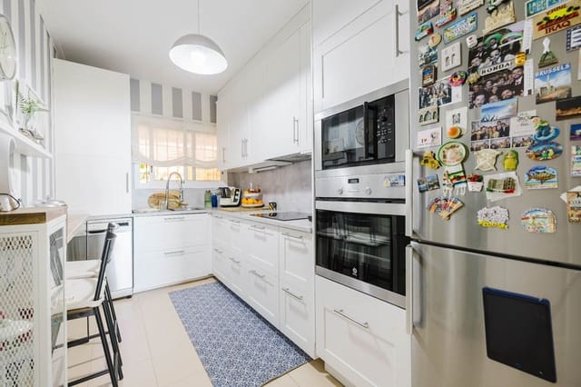 2 soverom Leilighet til salgs i Marbella med svømmebasseng garasje - € 355 000 (Ref: 9864022)