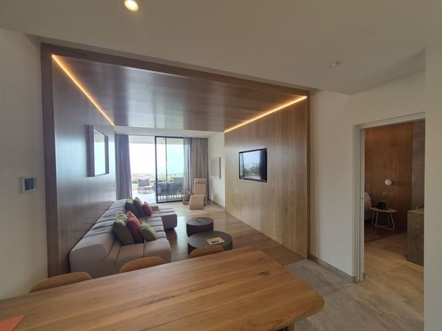 2 bedroom Flat for sale in Fuengirola with pool garage - € 1,550,000 (Ref: 9868164)