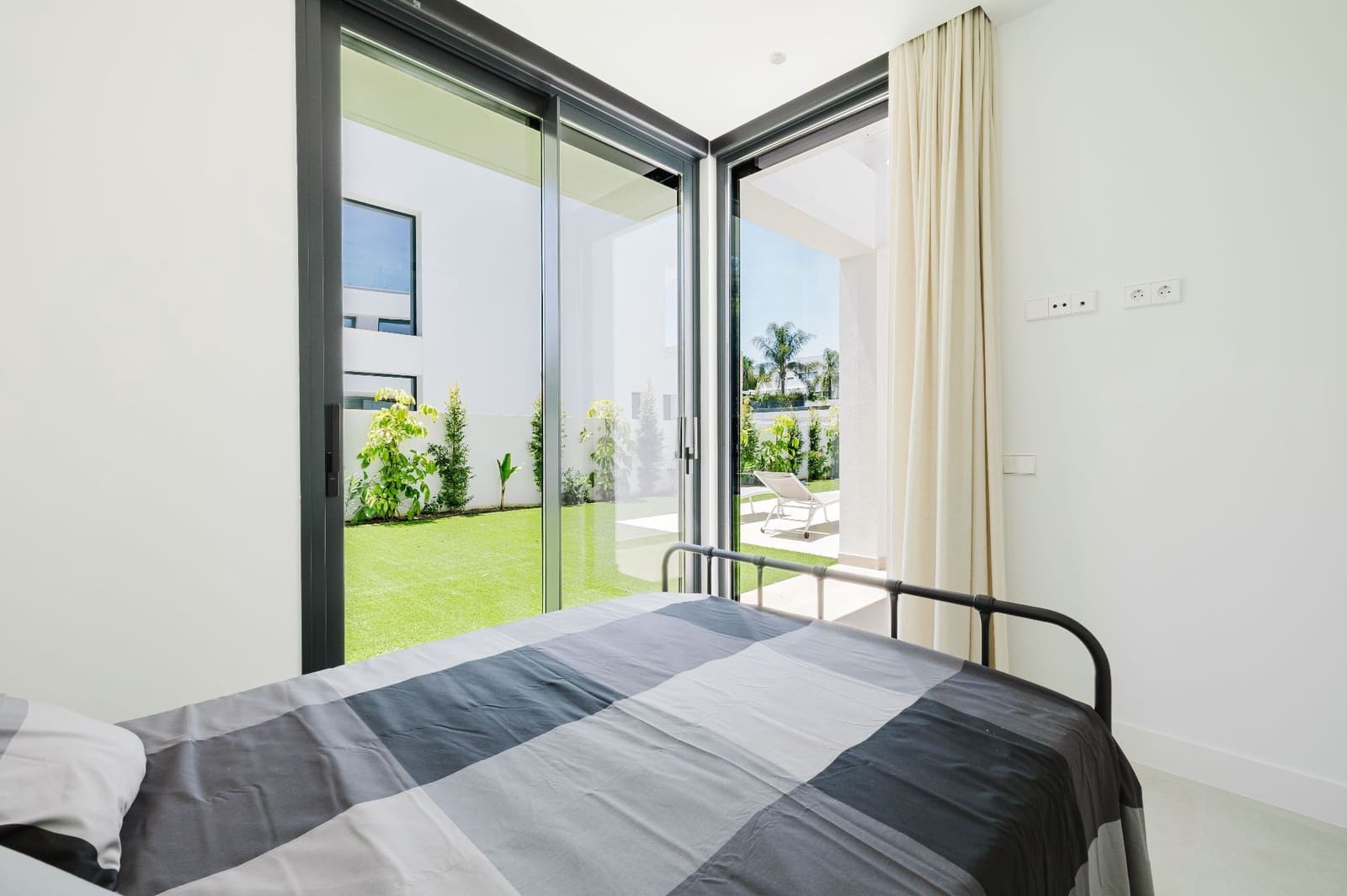 6 slaapkamer Villa te koop in Marbella met zwembad garage - € 2.100.000 (Ref: 9875656)
