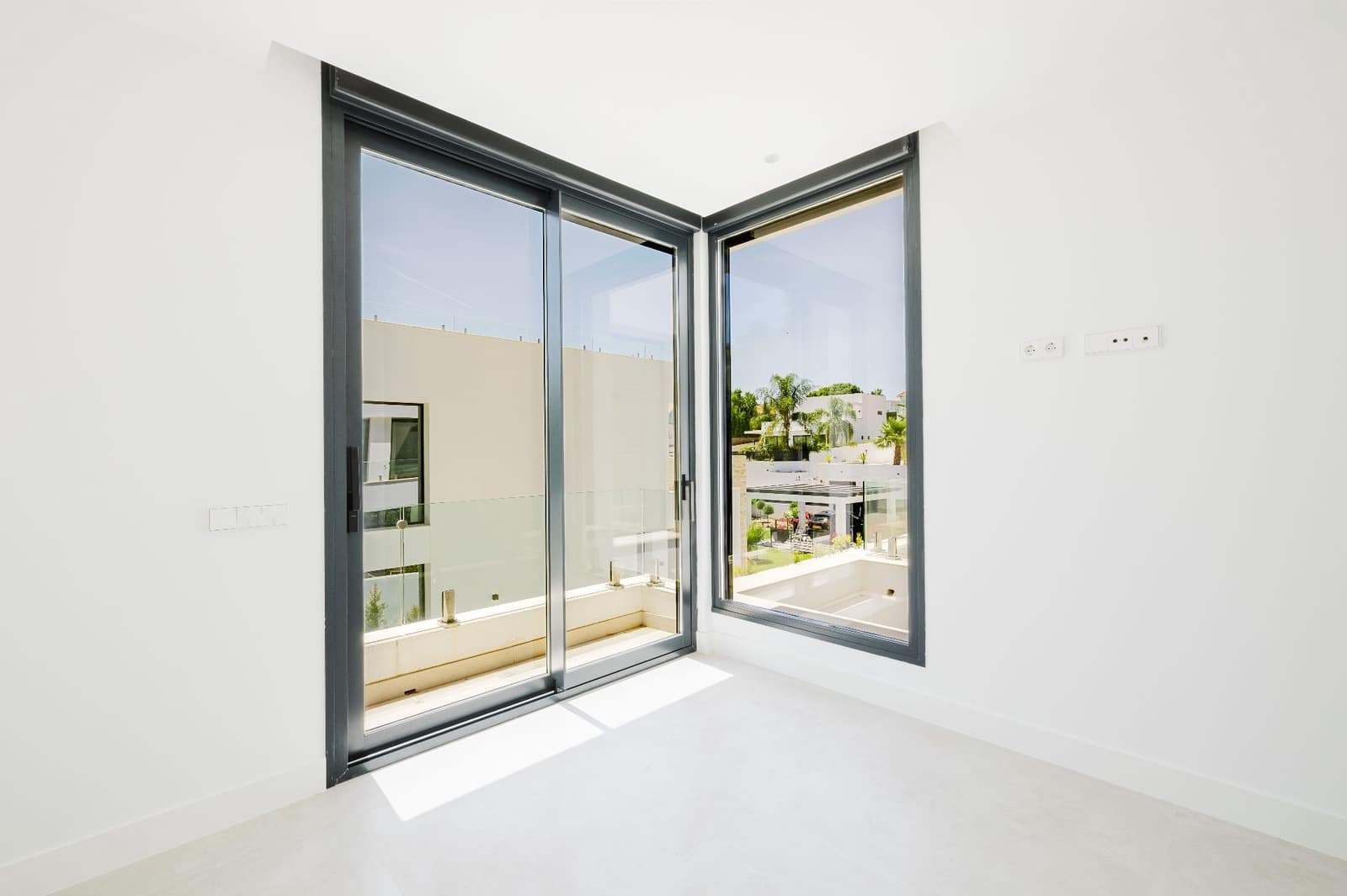 6 slaapkamer Villa te koop in Marbella met zwembad garage - € 2.100.000 (Ref: 9875656)
