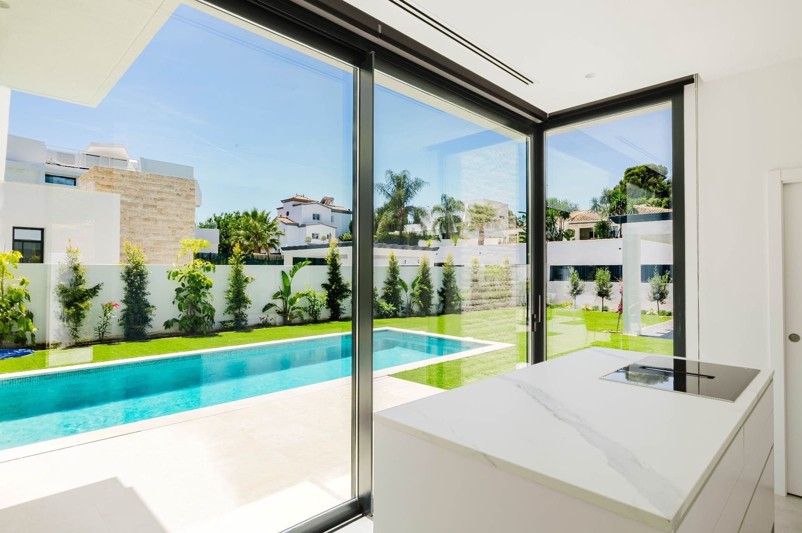 6 slaapkamer Villa te koop in Marbella met zwembad garage - € 2.100.000 (Ref: 9875656)